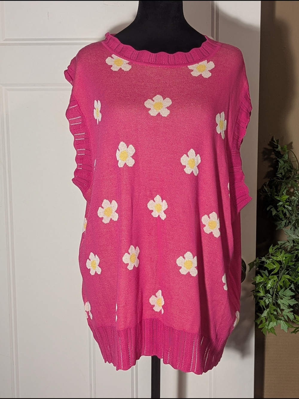 First Love Pink With Daisies Knit Round Scalloped Neck Sweater Vest.  Size 3X.